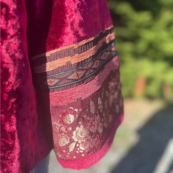 European Style Red Velvet Jacket with Embroidered Cuffs – NWT Sz Lg - Picture 7 of 9